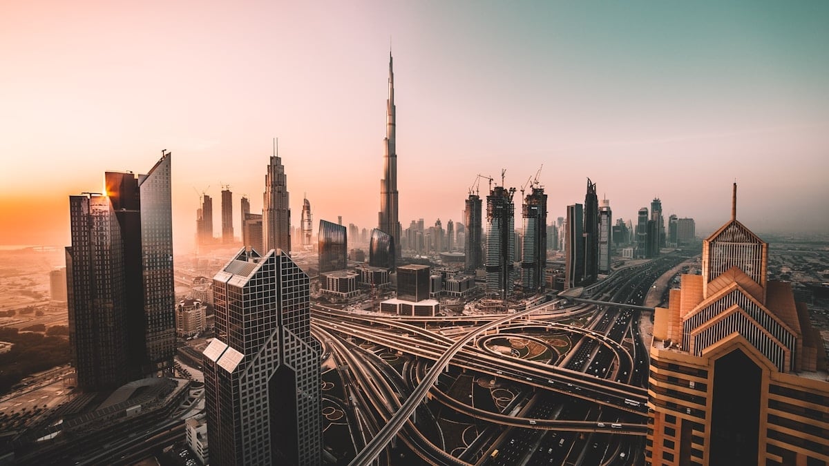 Dubai Free Zone Brasileiros Estruturação: Guia Completo para HNWI 2026